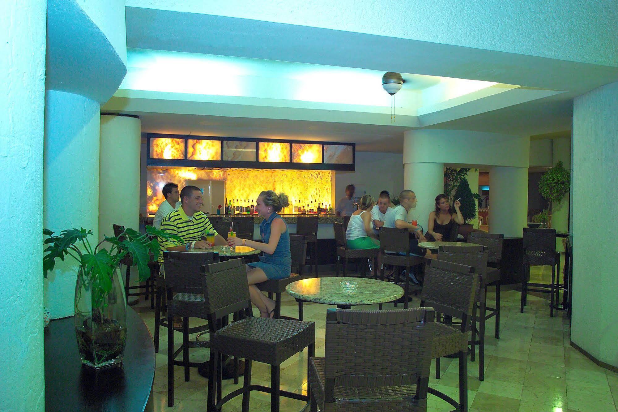 Aquamarina Beach Hotel Cancún Restaurant bilde